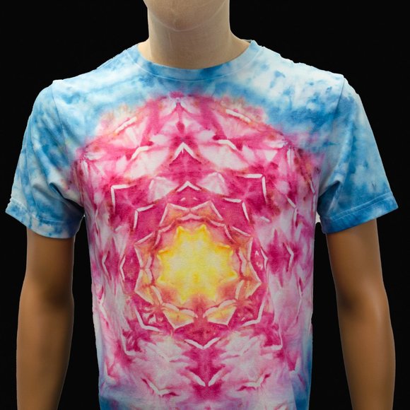 Mens Small George T-Shirt with Mandala Pattern - Picture 1 of 2